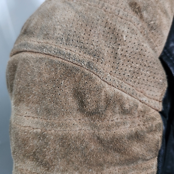 Harley Davidson Leather and Suede Riding Jacket - Picture 4 of 17